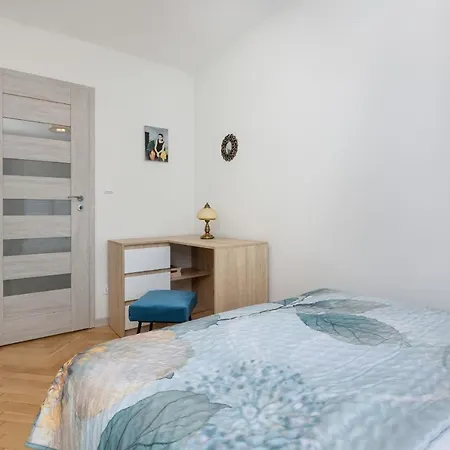 Cozy And Comfortable Wola By Renters *