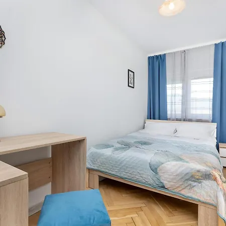 Cozy And Comfortable Wola By Renters Apartmán